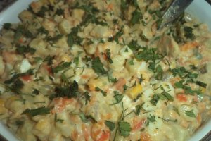 Salata de legume fierte cu maioneza si patrunjel verde