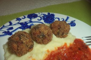 Chiftele trecute prin pesmet la cuptor