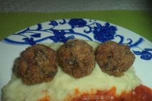 Chiftele trecute prin pesmet la cuptor