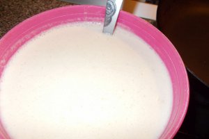 Banane infasurate in clatite cu susan, cu crema de ciocolata si lapte