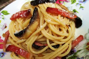 Spaghete cu ciuperci si speck
