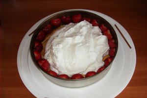Tort de căpșuni