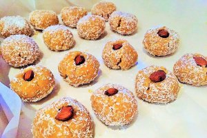 Prajiturele cu cocos, miere si migdale
