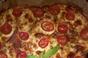 Pizza Margherita cu blat de conopida