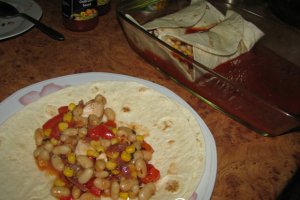 Enchiladas cu pui, fasole si porumb