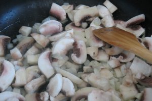 Paste cu ton si ciuperci la cuptor
