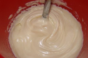 Salată de paste cu carne de pui şi maioneză