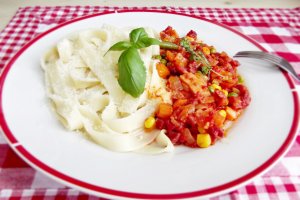 Tagliatele cu legume mexicane si bacon