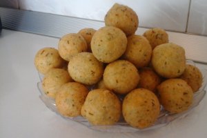 Bulete din telemea si cascaval