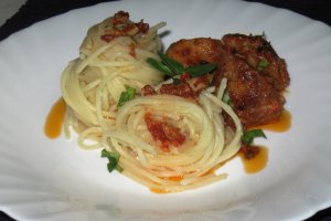 Spaghetti cu pulpă de porc în sos