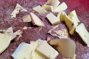 Tarta cu ciocolata, frisca si fructe de padure