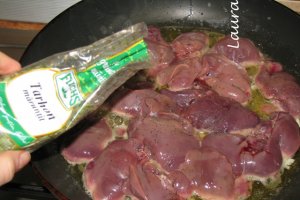 Parfait de ficat de pui cu stafide si vin dulce