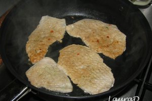Piept de curcan cu fasole verde si sos dulce de ceapa