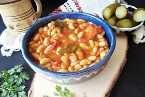 Fasole scazuta la cuptor cu ardei kapia copt