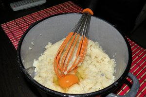 Eclere cu crema de vanilie si ciocolata