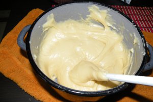 Eclere cu crema de vanilie si ciocolata