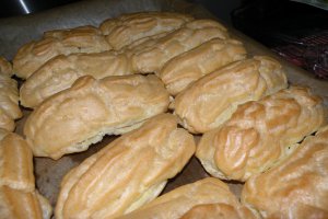Eclere cu crema de vanilie si ciocolata