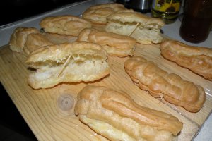 Eclere cu crema de vanilie si ciocolata