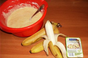 Prăjitură cu banane și coajă de chitră (lămâie, portocale)