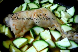 Pulpe de pui cu dovlecel gratinat