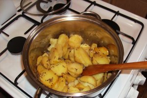 Salată de cartofi cu chimen