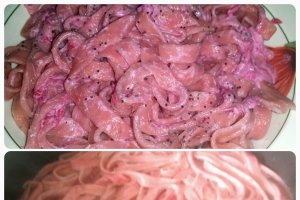 Tagliatelle de casa cu sfeclă roșie și ricotta