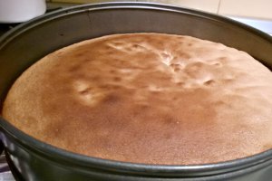 Tort cu fructe si crema de mascarpone