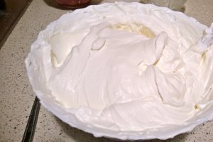 Tort cu fructe si crema de mascarpone