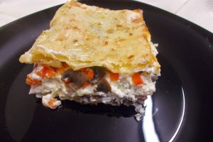 Lasagna cu sos de branza si ciuperci
