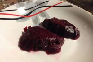 Salata de paste cu conopida si sfecla rosie