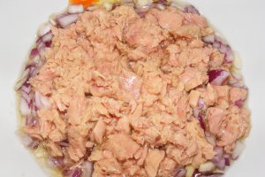 Salată de paste (risone) cu ton