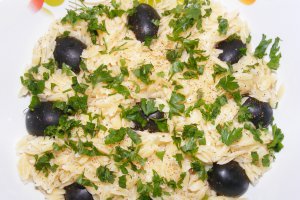 Salată de paste (risone) cu ton