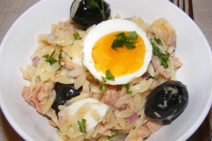 Salată de paste (risone) cu ton