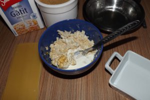 Lasagna cu crema fina de branza si curmale uscate