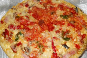 Pizza cu blat de spaghete