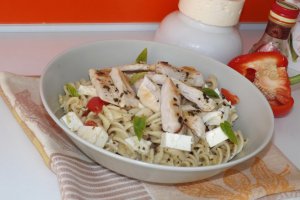Fusilli cu sos Pesto si piept de pui