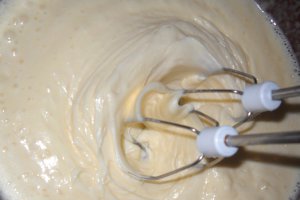 Desert nuci umplute cu crema de ciocolata