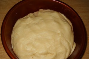 Desert nuci umplute cu crema de ciocolata
