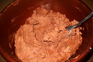 Desert nuci umplute cu crema de ciocolata