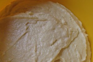 Prăjitură cu cremă de brânză şi vişine