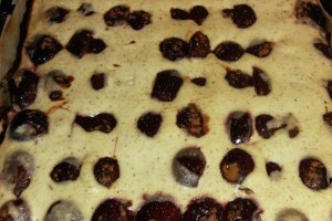 Plăcintă crocantă cu prune şi scorţişoara