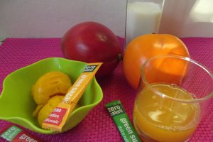 Smoothie de mango,kaki şi portocală