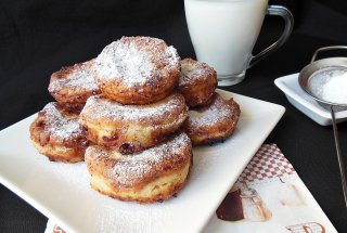 Gogosele cu branza si crema de ciocolata