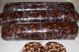 Salam de biscuiţi, reţetă cu nuca