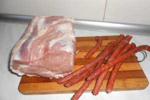 Ceafa de porc impanata coapta-n oala de lut