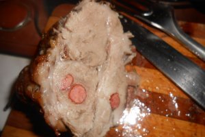 Ceafa de porc impanata coapta-n oala de lut