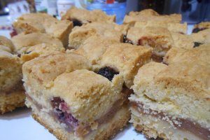 Tarta frageda cu mere si mure