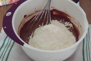 Tort cu ciocolata, nuci si crema de dovleac cu branza
