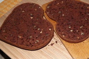 Tort cu ciocolata, nuci si crema de dovleac cu branza