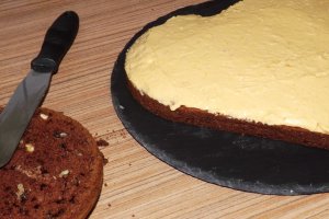 Tort cu ciocolata, nuci si crema de dovleac cu branza
